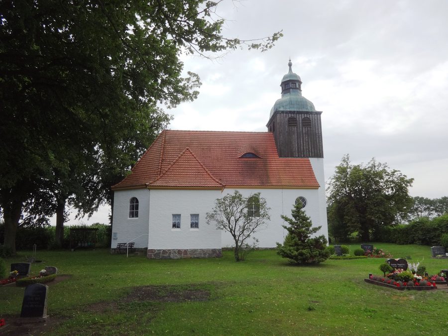 Nordansicht der St.-Michael-Kirche in Zemitz