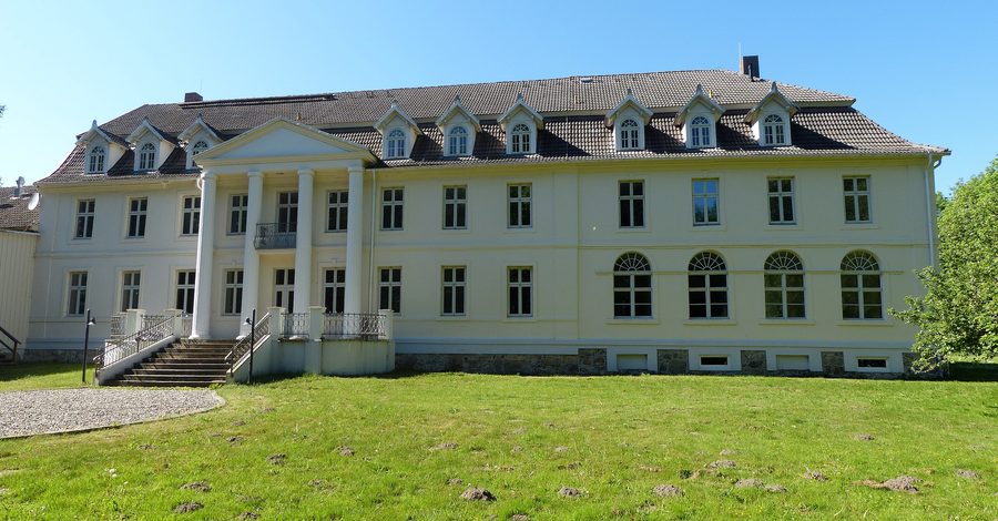 Herrenhaus Buggenhagen von der Parkseite im Südosten