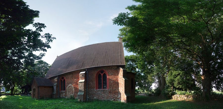 Panorama der St.-Marien-Kirche in Netzelkow