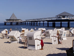 Die Seebrücke im Seeheilbad Heringsdorf auf der Ostsee-Insel Usedom ist ein beliebtes Ausflugsziel