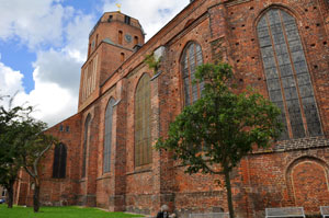 Eines der beiden Wolgaster Wahrzeichen und weithin sichtbar: die Kirche St. Petri